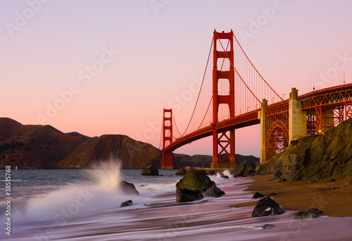 Obraz na płótnie canvas dwuczęściowy "dyptyk" Golden Gate Bridge w San Francisco przy zmierzchem