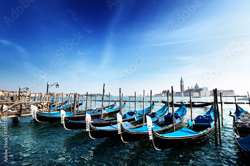 Tapeta ścienna Gondole na grand canal i san giorgio maggiore kościół w venic