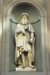 Wall Mural - Florence Leonardo da Vinci statue.