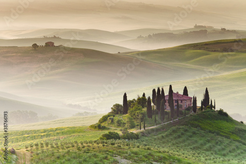 Naklejka samoprzylepna Wczesnym rankiem na wsi, san quirico d'orcia, toskania, ital