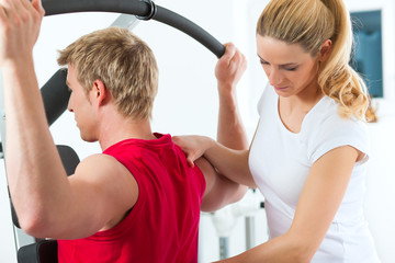 Wall Mural - Patient bei der Physiotherapie