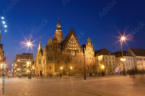 Board z aluminiowym obramowaniem Ratusz we wrocławiu