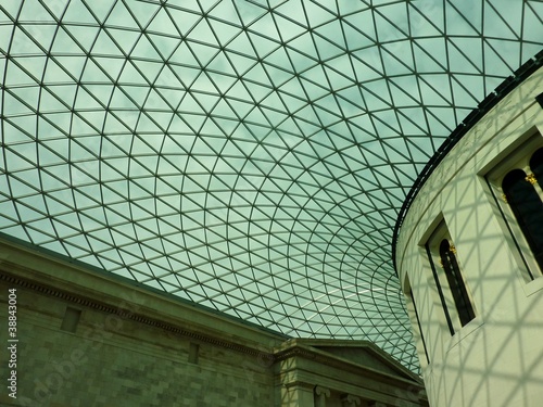 Fotografie, Obraz The ceiling of the great court in the British museum in London