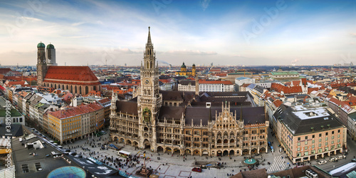 Board z aluminiowym obramowaniem Panorama miasta munchen