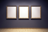 Fototapeta  - blank frames in the gallery