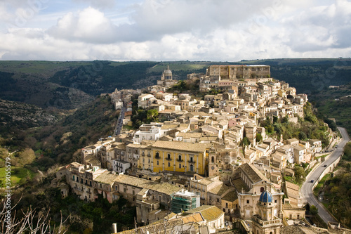 Plakat na papierze fotorealistycznym Cityscape ragusa ibla, sicily