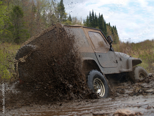 jeep-4x4-w-blocie-1-quebec-kanada