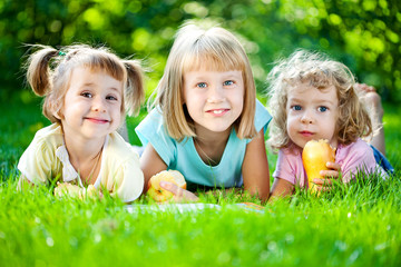 Canvas Print - Children having picnic