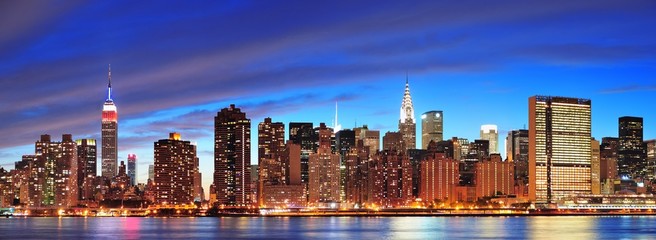 Fototapete - New York City Manhattan midtown at dusk