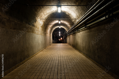 Obraz na płótnie canvas trzyczęściowy "tryptyk" Ciemny tunel