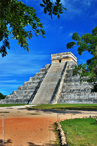 Naklejka samoprzylepna Piramida kukulcan w chichen itza w pobliżu cancun, meksyk