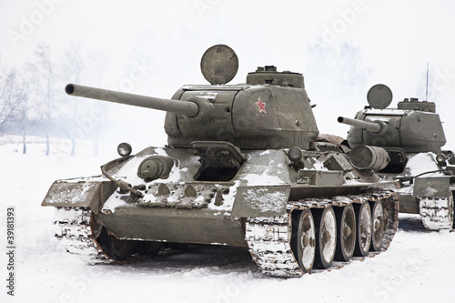 Plakat na papierze fotorealistycznym Rosyjskie czołgi t34