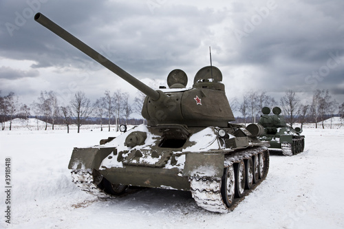 Plakat na papierze fotorealistycznym Legendarne czołgi rosyjskie t34