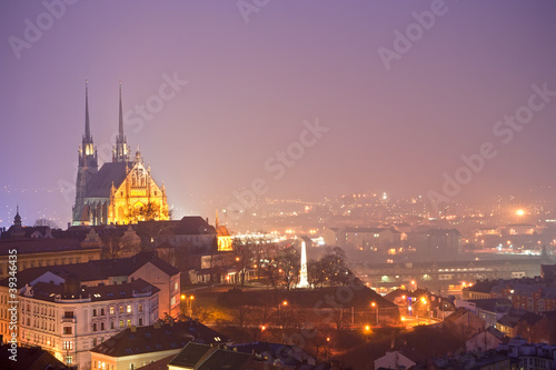 nigth town with cathedral Canvas-taulu