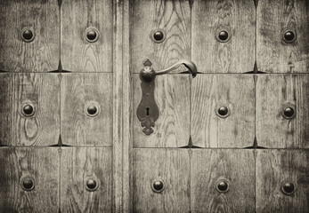 Wooden door, handle, detail