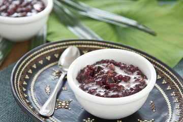 Black sticky rice with coconut milk [Thai dessert ]