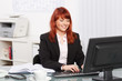 © Racle Fotodesign - junge angestellte am pc