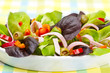 Fitness-Salat mit dressing