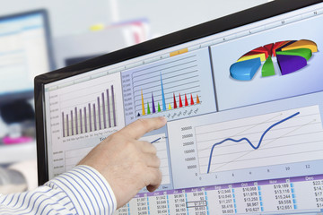 Fototapete - Man analyzing financial data and charts on computer screen