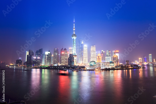 Board z aluminiowym obramowaniem Szanghaj skyline w nocy