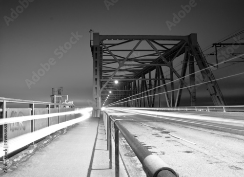 konstrukcja-mostu-noca