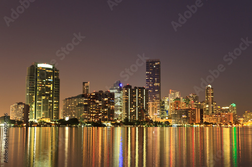 Obraz na płótnie canvas trzyczęściowy "tryptyk" Miami panoramę bay bayfront w nocy
