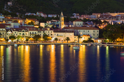 Obraz na płótnie canvas dwuczęściowy "dyptyk" Miasto makarska w chorwacji w nocy