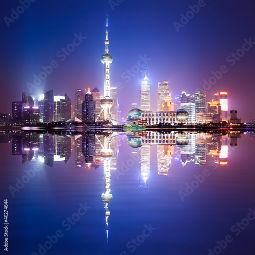 Board z aluminiowym obramowaniem Szanghaj skyline w nocy
