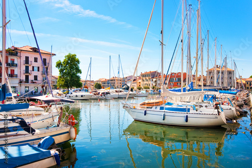 Plakat na papierze fotorealistycznym Piękna scena łodzie w Grado, Italy