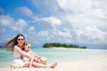 Sticker - Mother and daughter at tropical beach