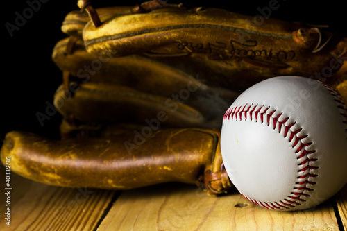 Board z aluminiowym obramowaniem Baseball i rękawiczka