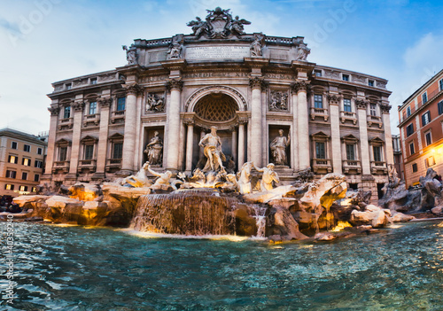 Board z aluminiowym obramowaniem Fontana trevi - najsłynniejsza z fontann Rzymu na świecie