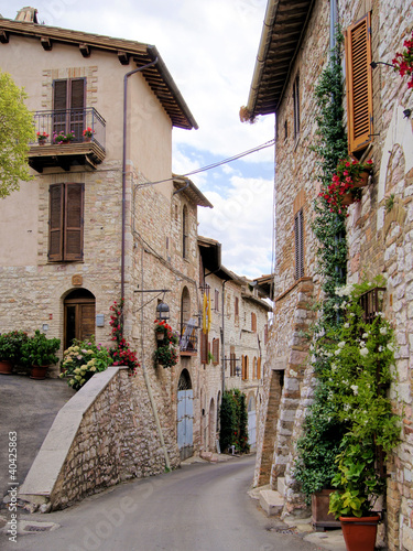 Obrazy włoskie uliczki  sredniowieczna-uliczka-w-wloskim-assisi