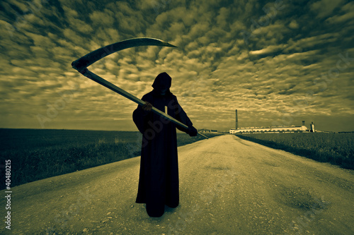 Valokuvatapetti Grim Reaper on the road