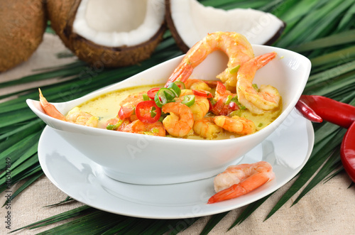 Board z aluminiowym obramowaniem Pikantna zupa z orzecha kokosowego z curry i imbirem