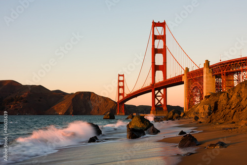 Naklejka na szafę Golden Gate Bridge in San Francisco at sunset