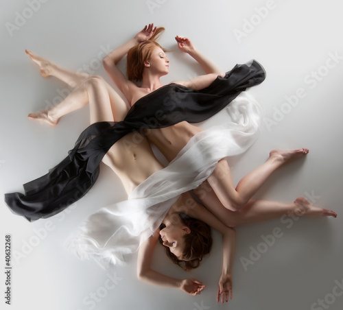 Obraz w ramie Beauty naked woman yin yang position