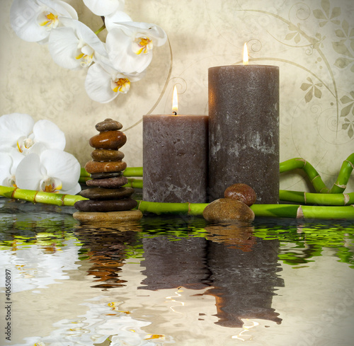 Foto-Rollo - Orchidee mit Bambus, Kerzen und Steinen (von Stockwerk-Fotodesign)
