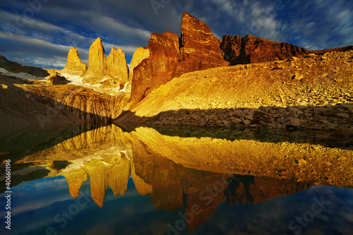 Board z aluminiowym obramowaniem Wieże z refleksji o wschodzie słońca, torres del paine narodowej par