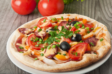 Wall Mural - Closeup of pizza with tomatoes, cheese, black olives and peppers