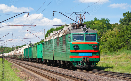Naklejka samoprzylepna Lokomotywa elektryczna pchająca pociąg towarowy