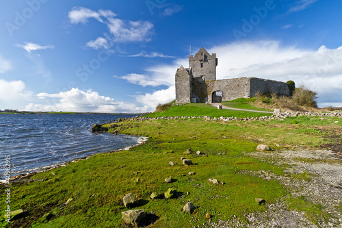 Naklejka samoprzylepna Dunguaire castle near kinvarra in co. 