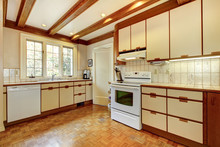 Old Simple White And Wood Kitchen With Hardwood Floor.