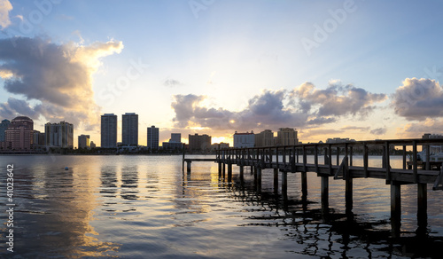 Plakat na papierze fotorealistycznym Stare drewniane molo w zachodniej palmy beach, florida, usa