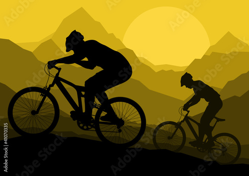 Fotoboard na płycie Rowerów górskich rowerzystów w dzikiej górskiej przyrody v