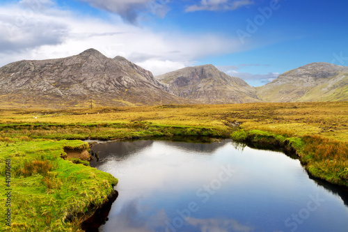 Naklejka samoprzylepna Connemara gór i scenerii jeziora, Irlandia