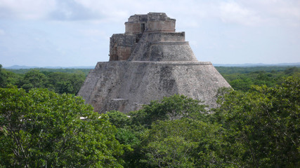 Wall Mural - Casa del Adivino, Uxmal, Yucatán, México