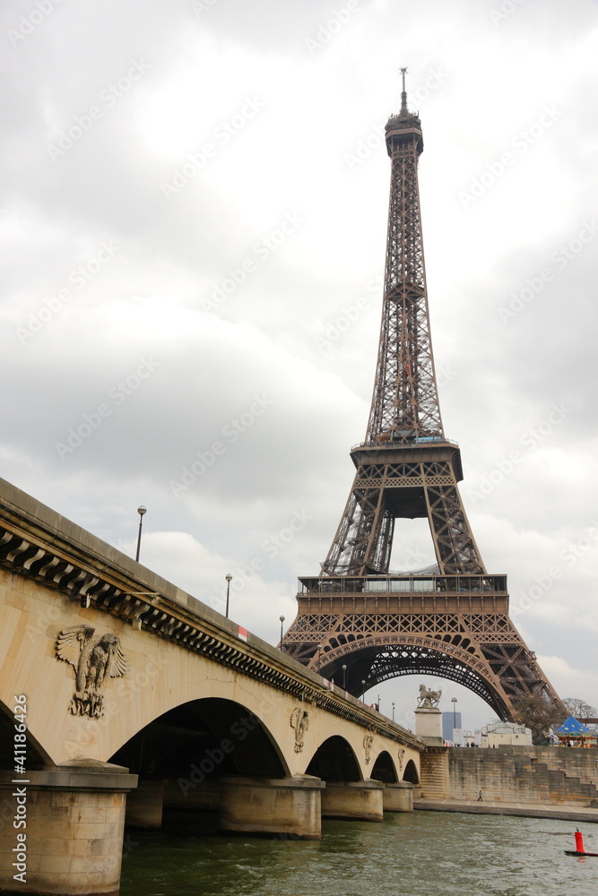 The Eiffel Tower in Paris, France - obrazy, fototapety, plakaty 
