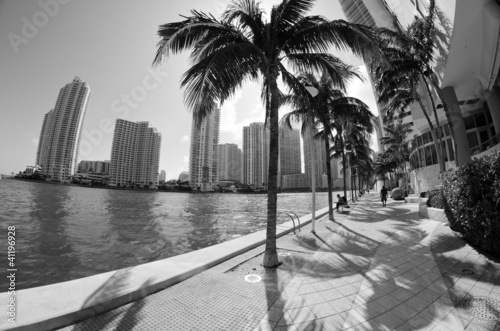 Obraz na płótnie canvas trzyczęściowy "tryptyk" Szczegóły z chopin plaza, miami