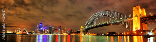 Obraz na płótnie canvas trzyczęściowy "tryptyk" Sydney Harbour z operą i mostem